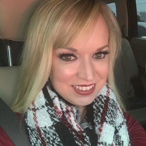 Meet your Posher, Holley